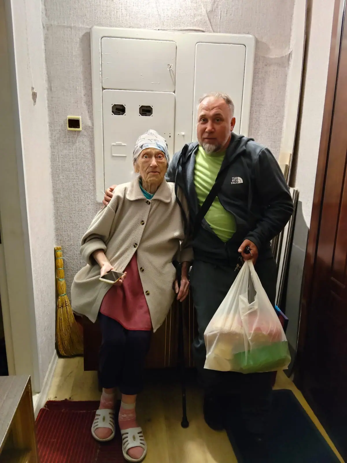 A senior displaced by the war receives a home visit